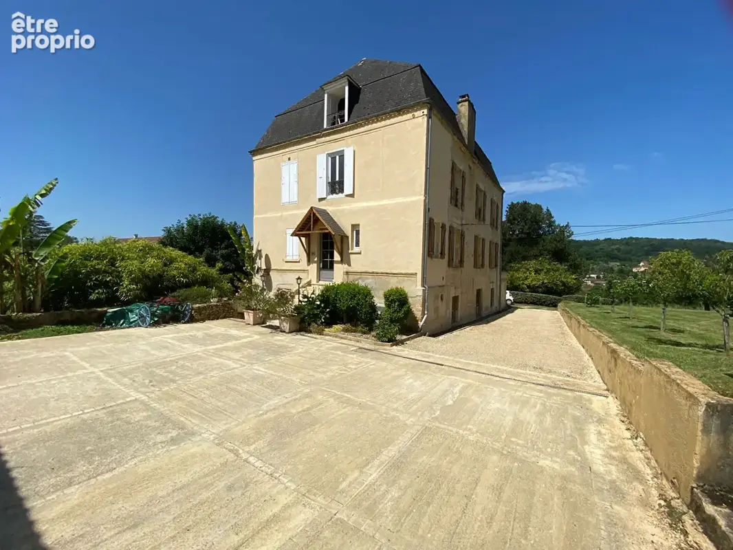 A deux pas de la Cité Médiévale, Maison de maître 350 m² - photo 17