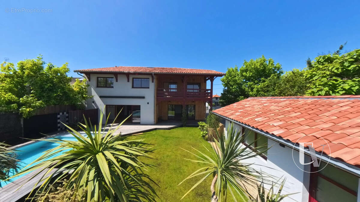 Maison 341 m² à Saint-Aubin-De-Medoc  - photo 4