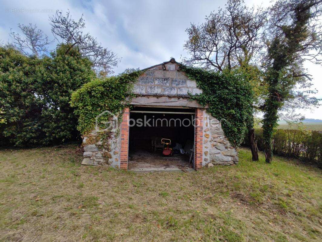 Maison à THORIGNY-SUR-OREUSE