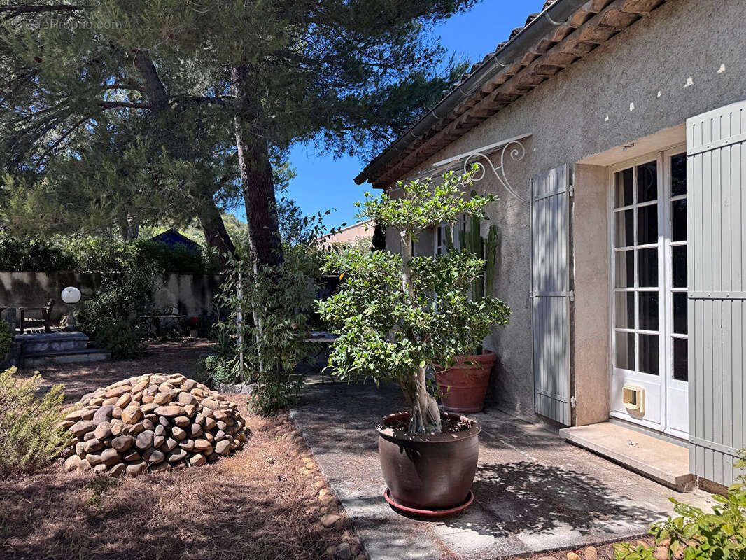 Maison Villeneuve Les Avignon 5 pièce(s) 175 m2 - photo 17