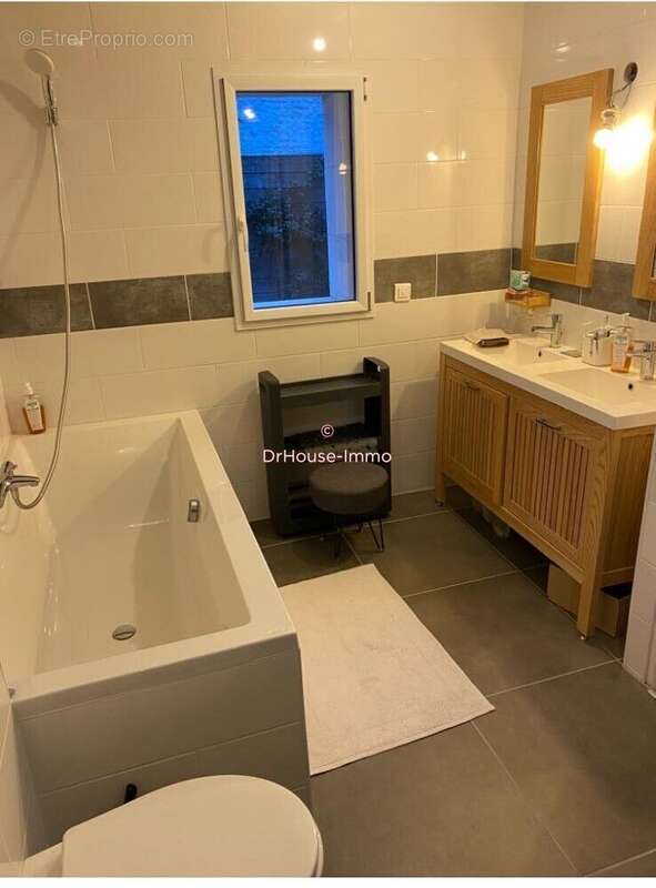 Maison 75 m² à Corme-Ecluse  - photo 7