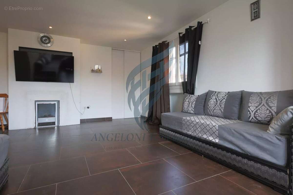 Appartement à COGOLIN