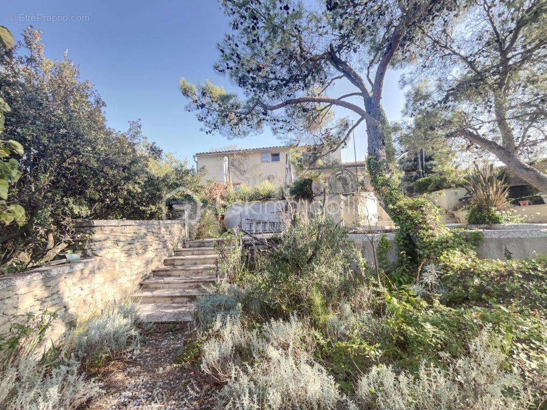 Maison à MENERBES