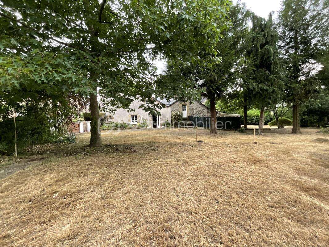 Maison à SAINT-THUAL