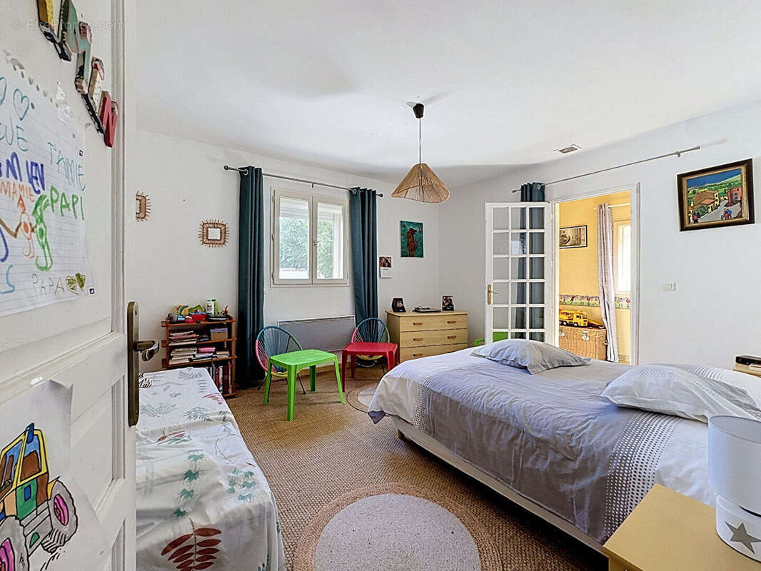 Vendre ensemble immobilier de 395 m² avec piscine à arles - photo 16