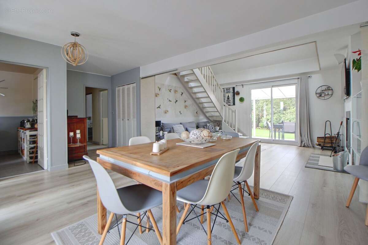 Maison à VERNEUIL-SUR-SEINE