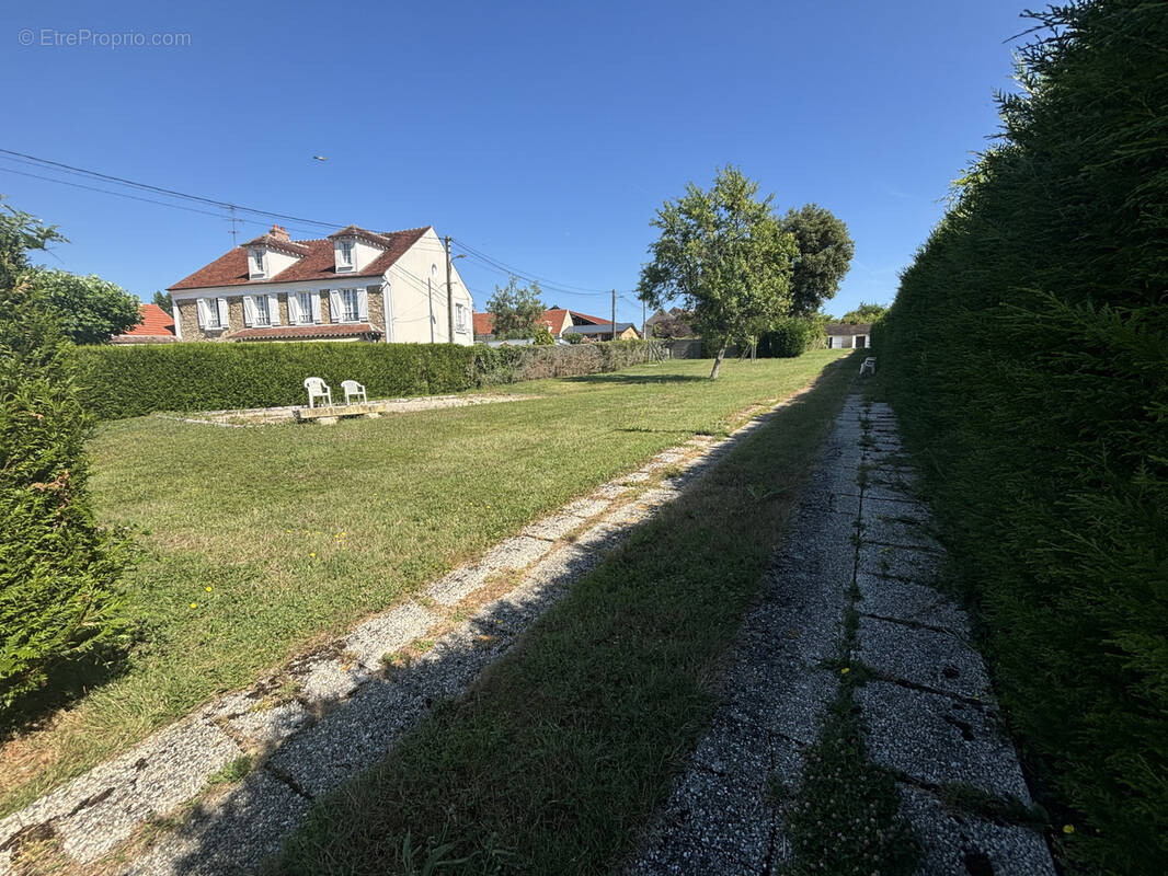Terrain à GUERARD