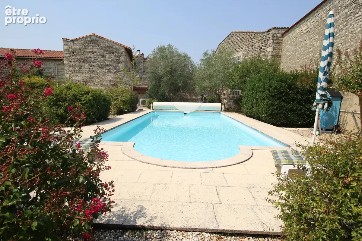 Charmante maison de village en pierre avec un bel espace piscine, à proximité d'une ville de marché très prisée - photo 17