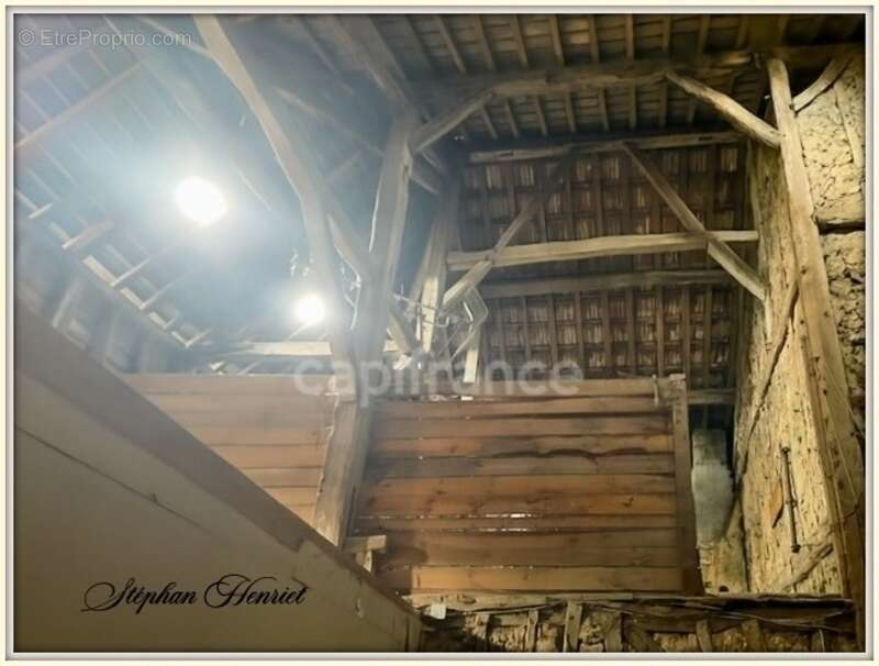 Maison en pierre à rénover – Fort potentiel – Thin-le-Moutier (08) - photo 19