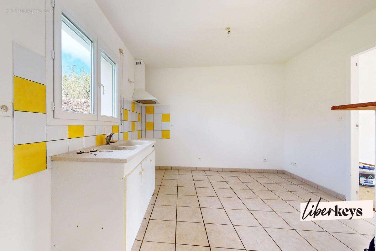 Maison à NOUAILLE-MAUPERTUIS