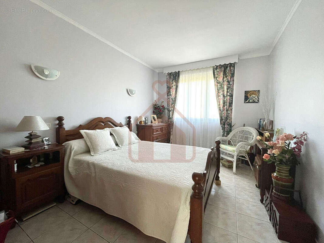 Appartement à L&#039;HAY-LES-ROSES