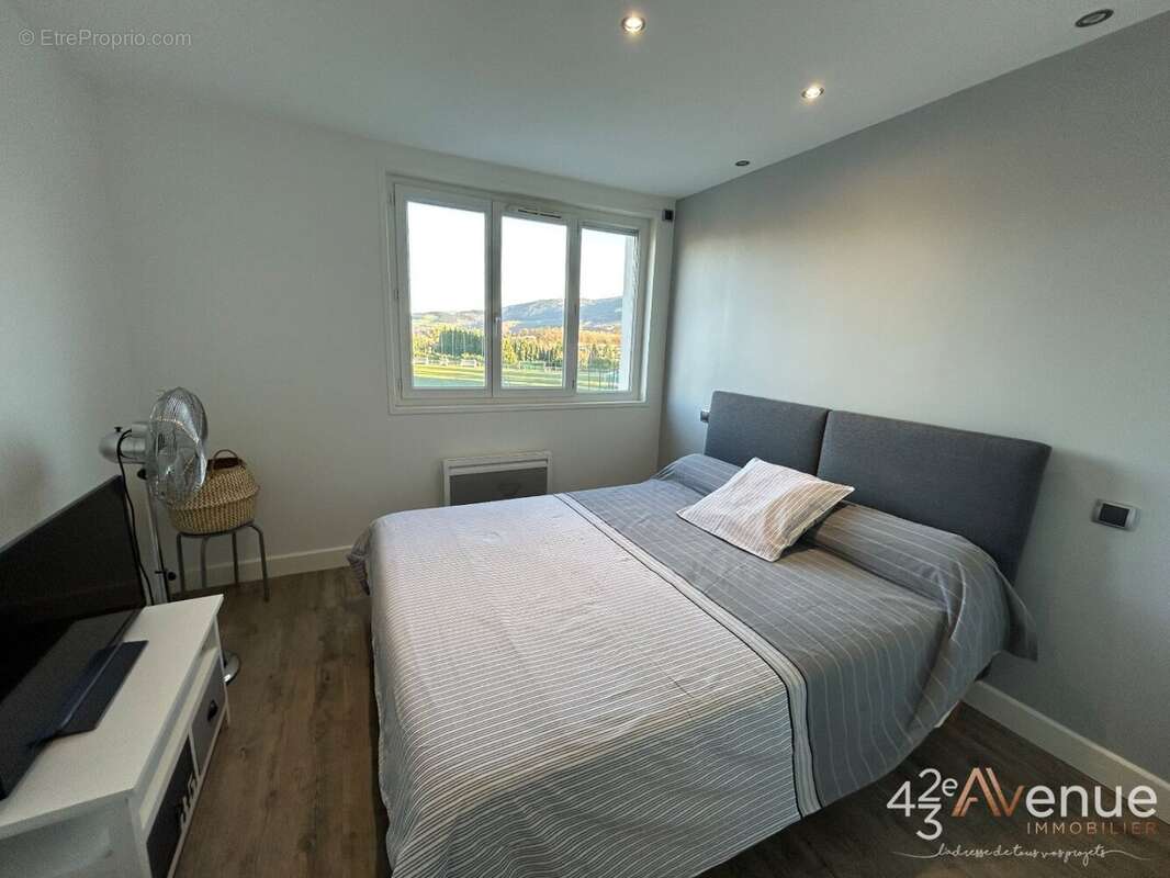 Appartement à SAINT-JEAN-BONNEFONDS