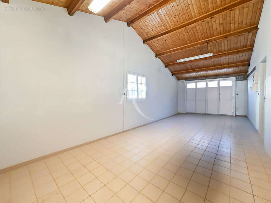 A vendre proche du bourg en impasse - Maison de plain-pied - photo 7