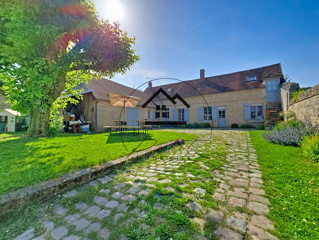 Maison à BURY