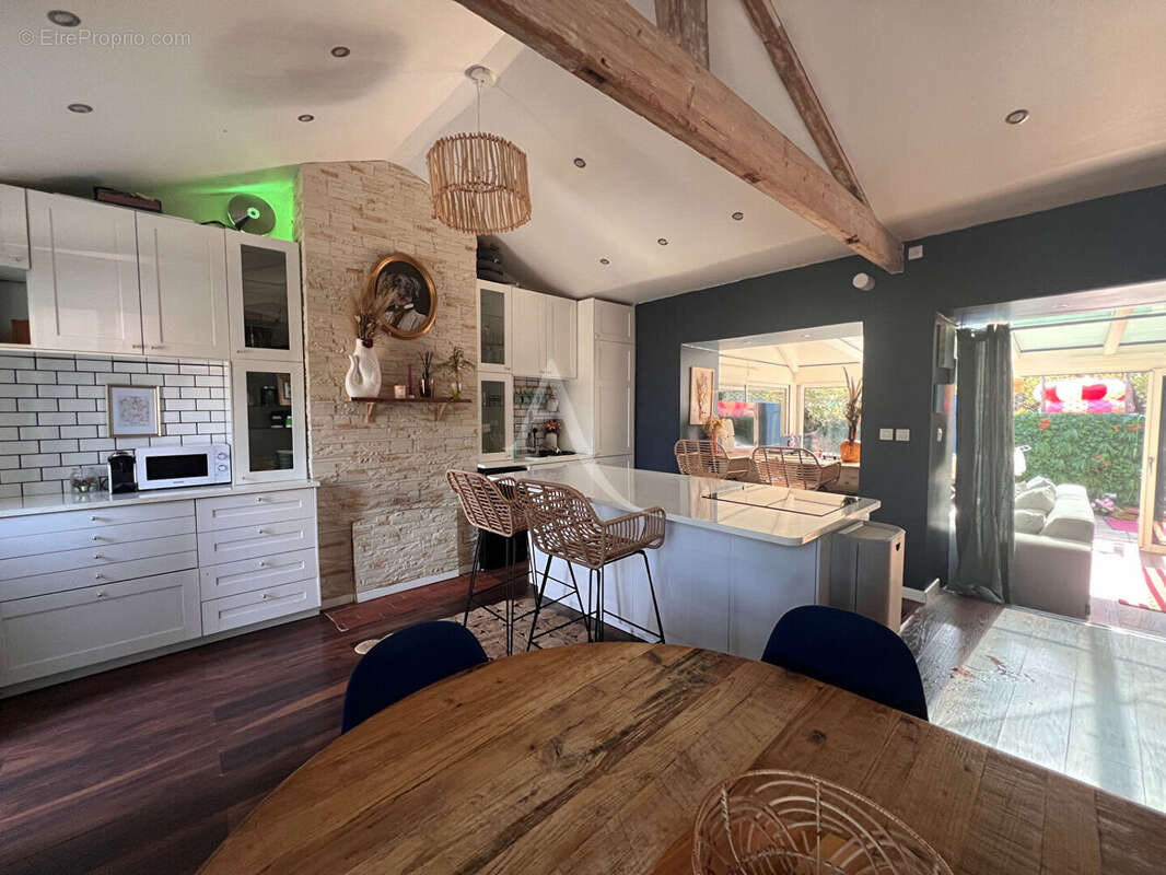 Maison à BEAULIEU-SOUS-LA-ROCHE