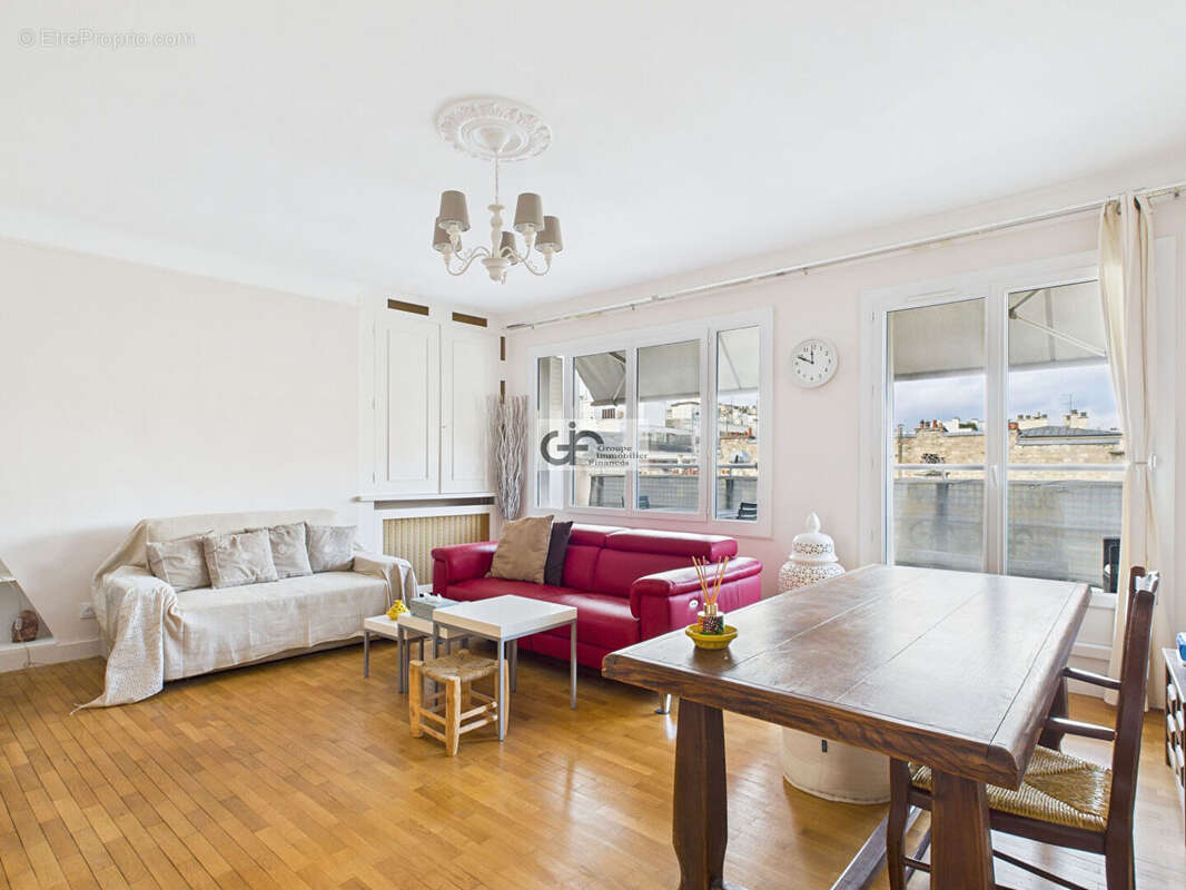 Appartement à PARIS-16E