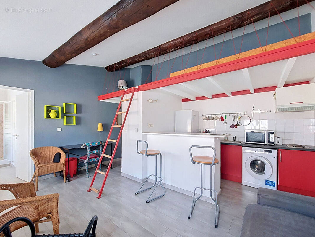 Appartement à MARSEILLE-1E