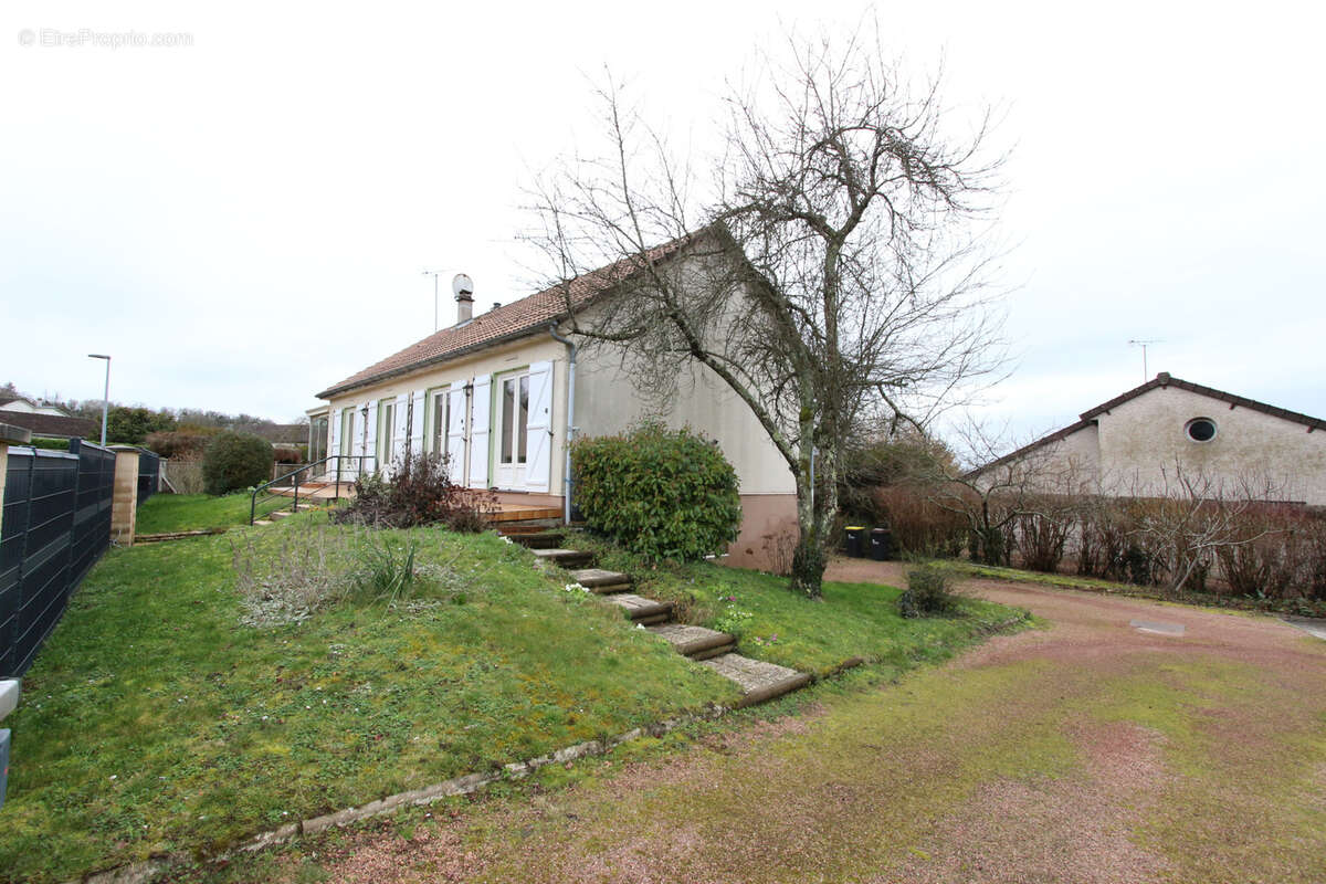 Maison à VARENNES-VAUZELLES