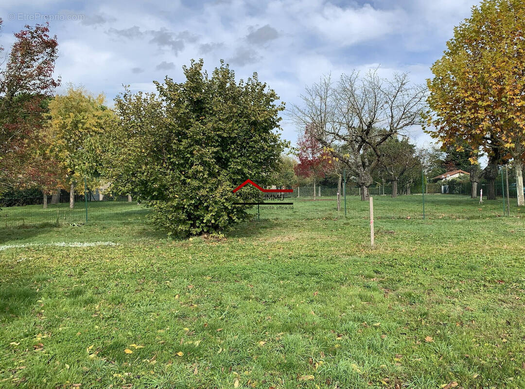 Terrain à PONTCHARRA-SUR-TURDINE
