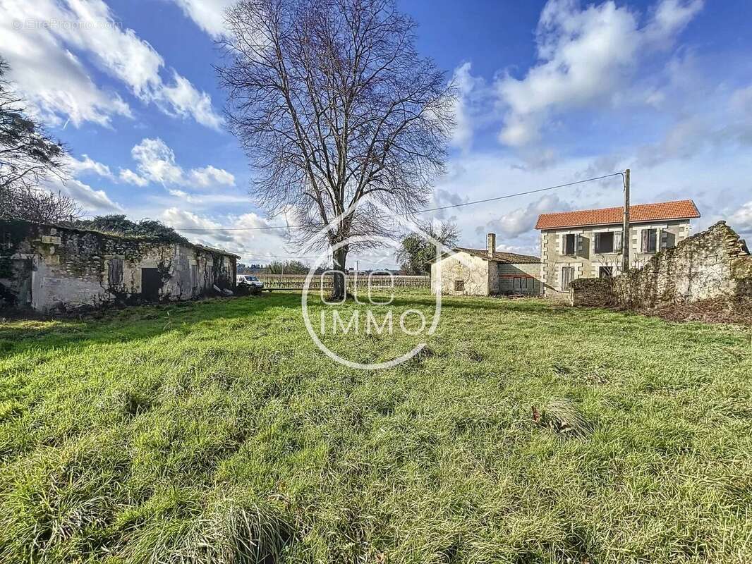 Pujols : Maison de charme à rénover - photo 18