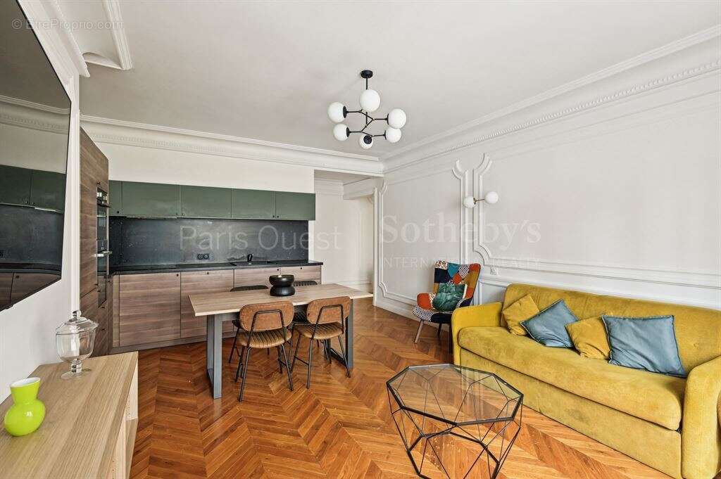 Appartement à PARIS-16E