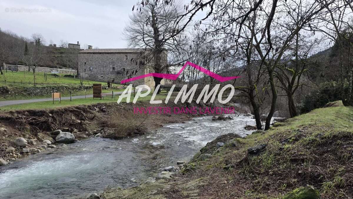 Maison à MONTPEZAT-SOUS-BAUZON