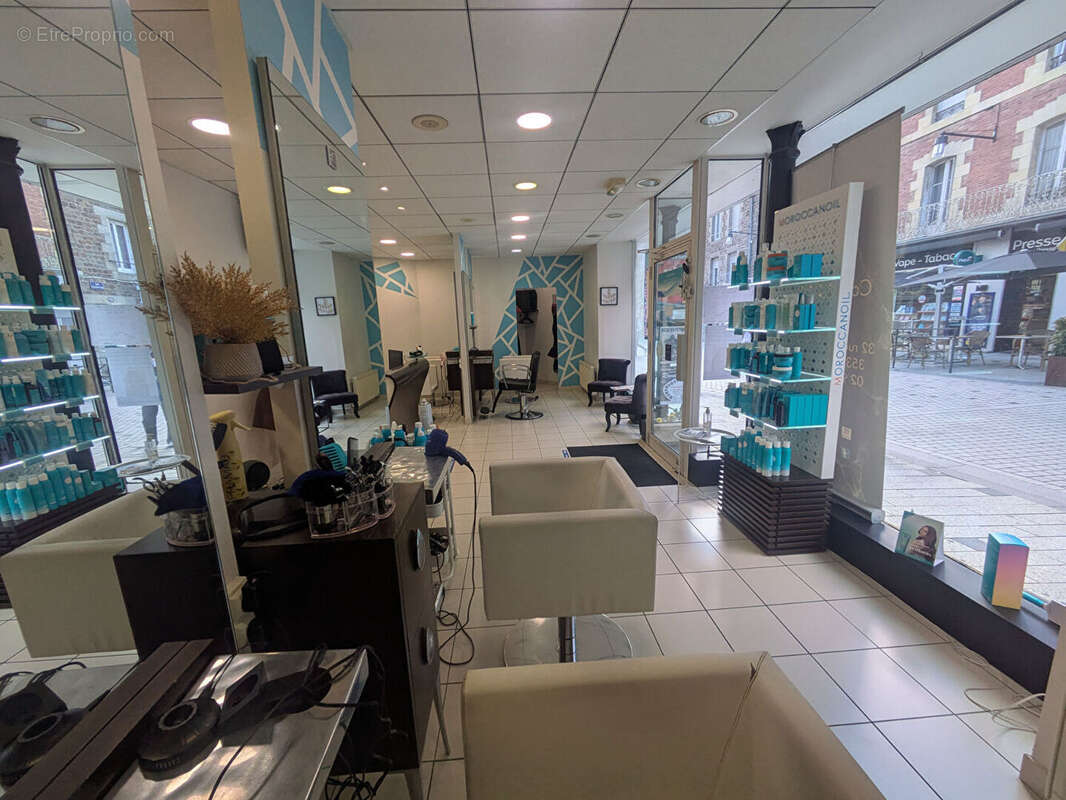 Commerce à FOUGERES