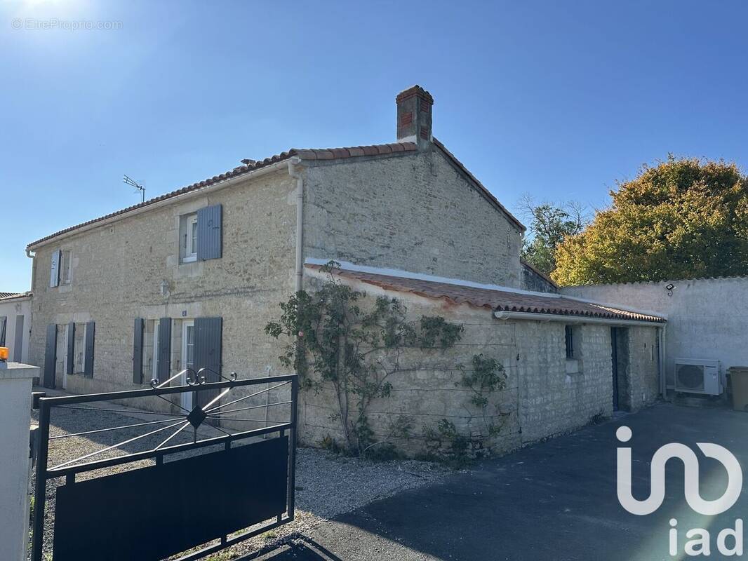 Photo 1 - Maison à LES MAGNILS-REIGNIERS