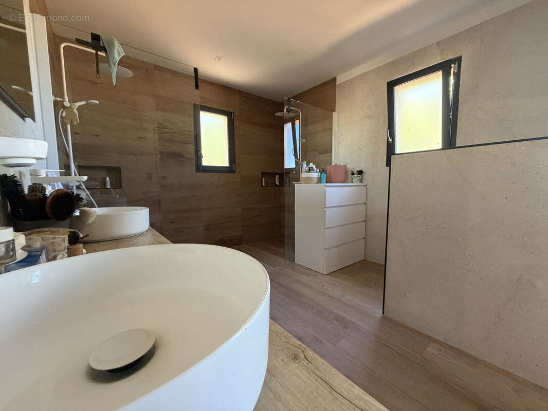 OPOUL-PÉRILLOS   Villa contemporaine 4 faces de 200 m2 avec piscine sur plus de 2 000 m2 de terrain - photo 8