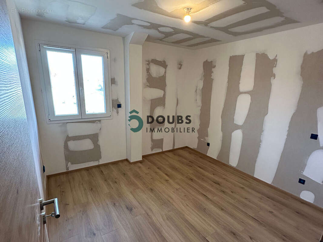 Appartement à ORCHAMPS-VENNES