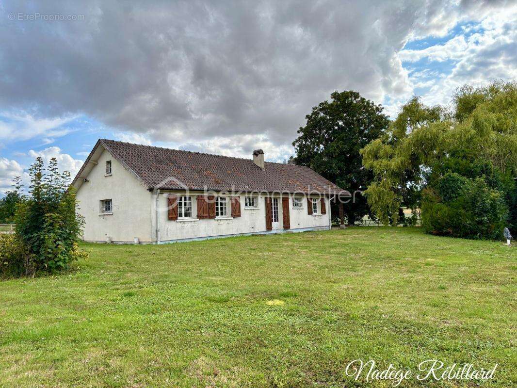 Maison à POUY-SUR-VANNES