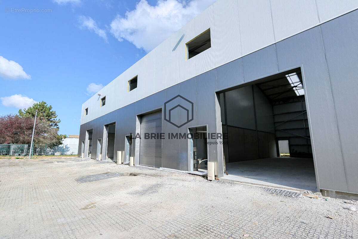 Commerce à BRIE-COMTE-ROBERT