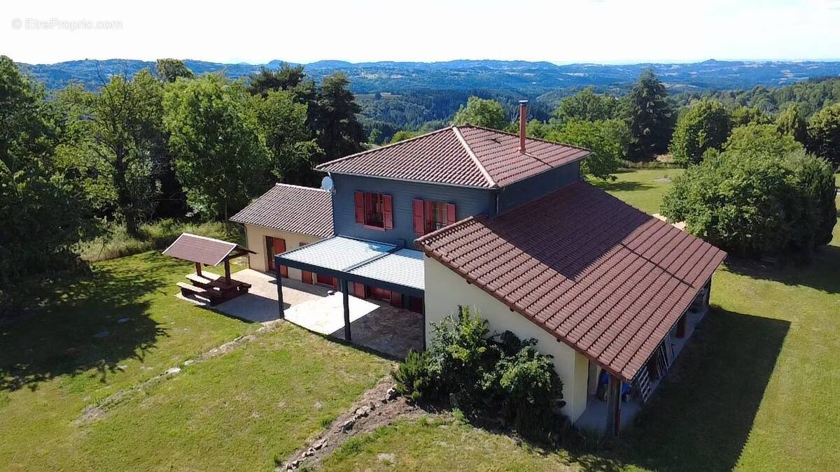 Maison à AUZELLES