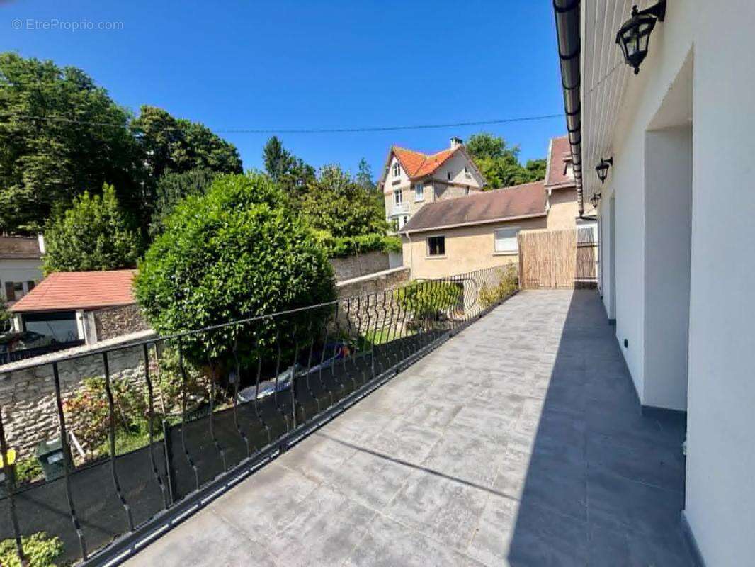 Maison 100 m² à Bougival  - photo 7