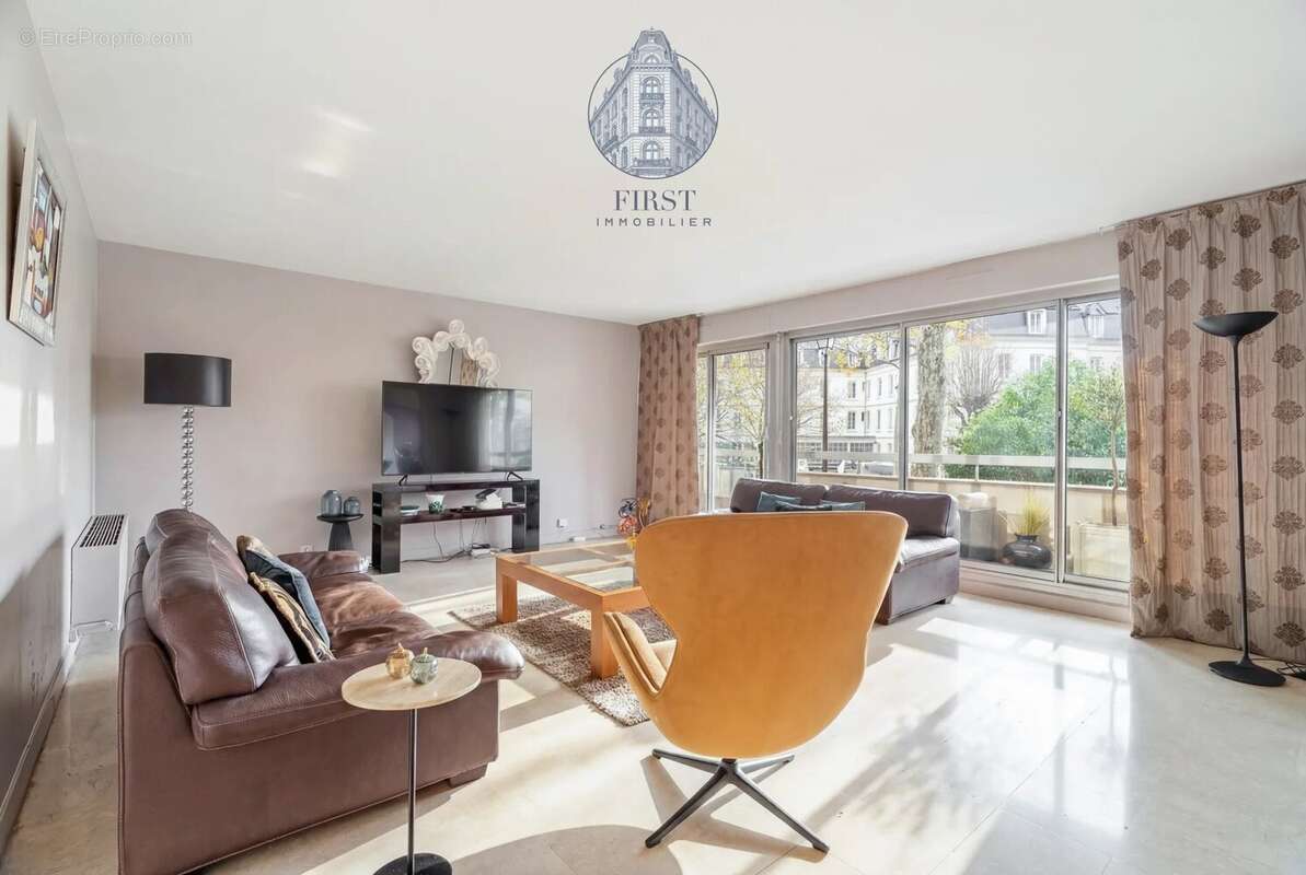 Appartement à NEUILLY-SUR-SEINE