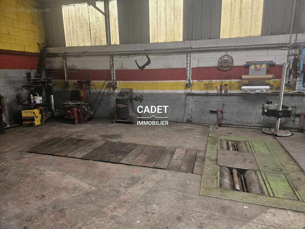 Commerce à LA HAYE-PESNEL