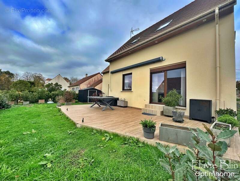 Maison à NEAUPHLETTE