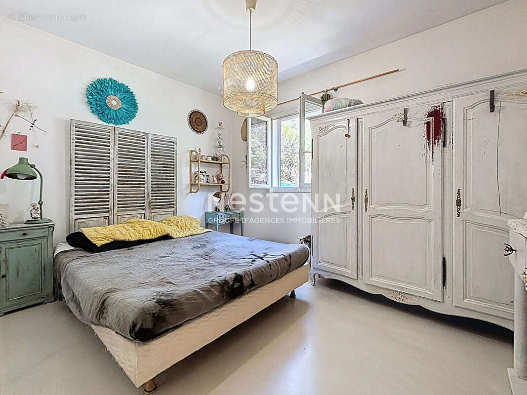Maison , familiale avec piscine et beaux volumes située à Ventabren . - photo 11