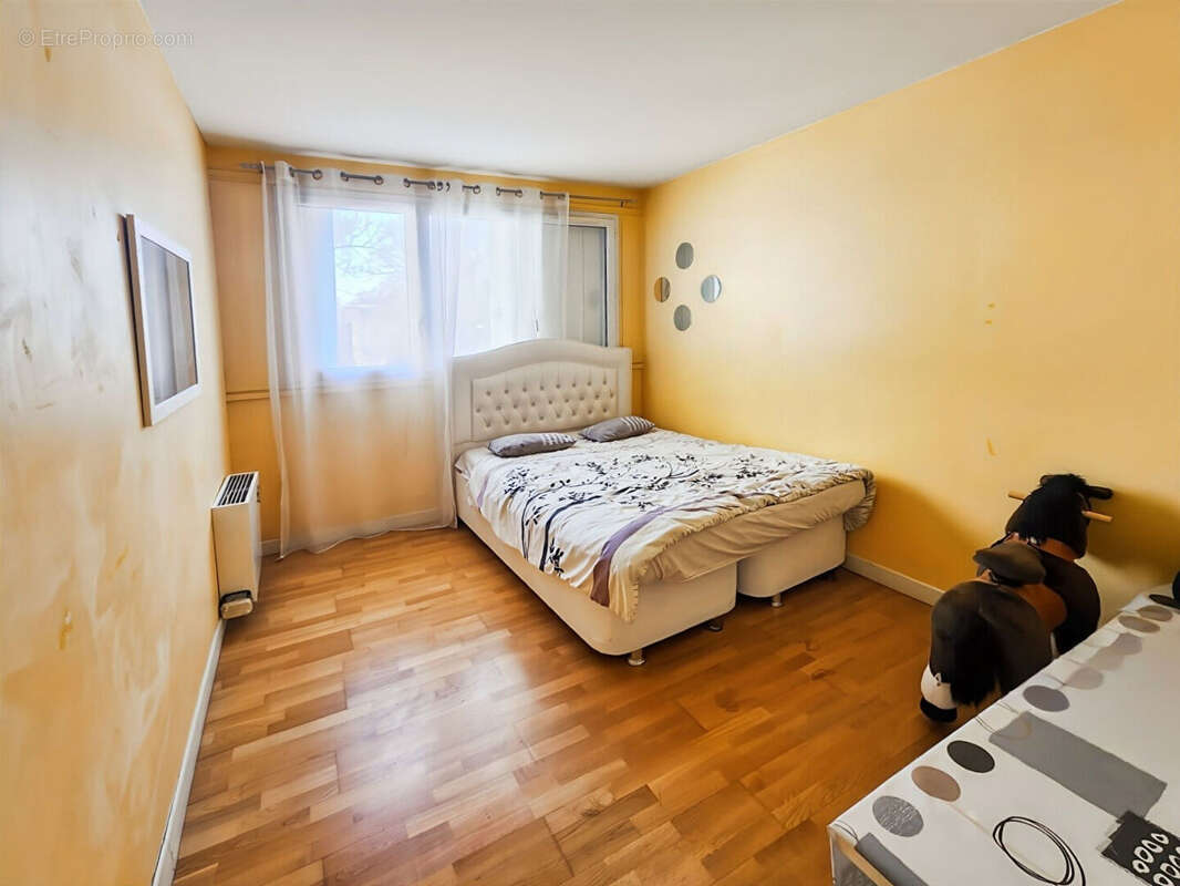 Appartement à SAVIGNY-LE-TEMPLE