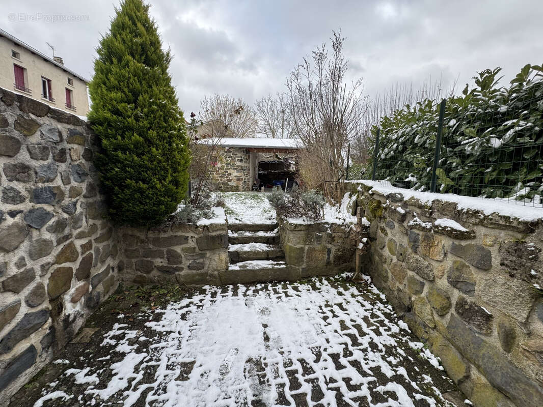 Maison à SAINT-JULIEN-CHAPTEUIL