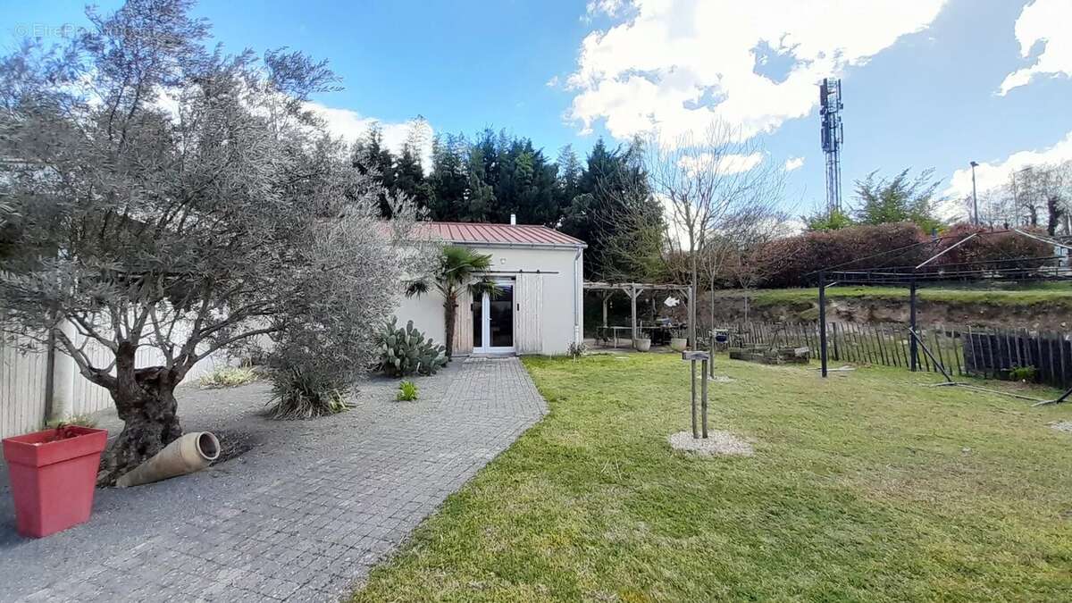 Maison à MONTMERLE-SUR-SAONE