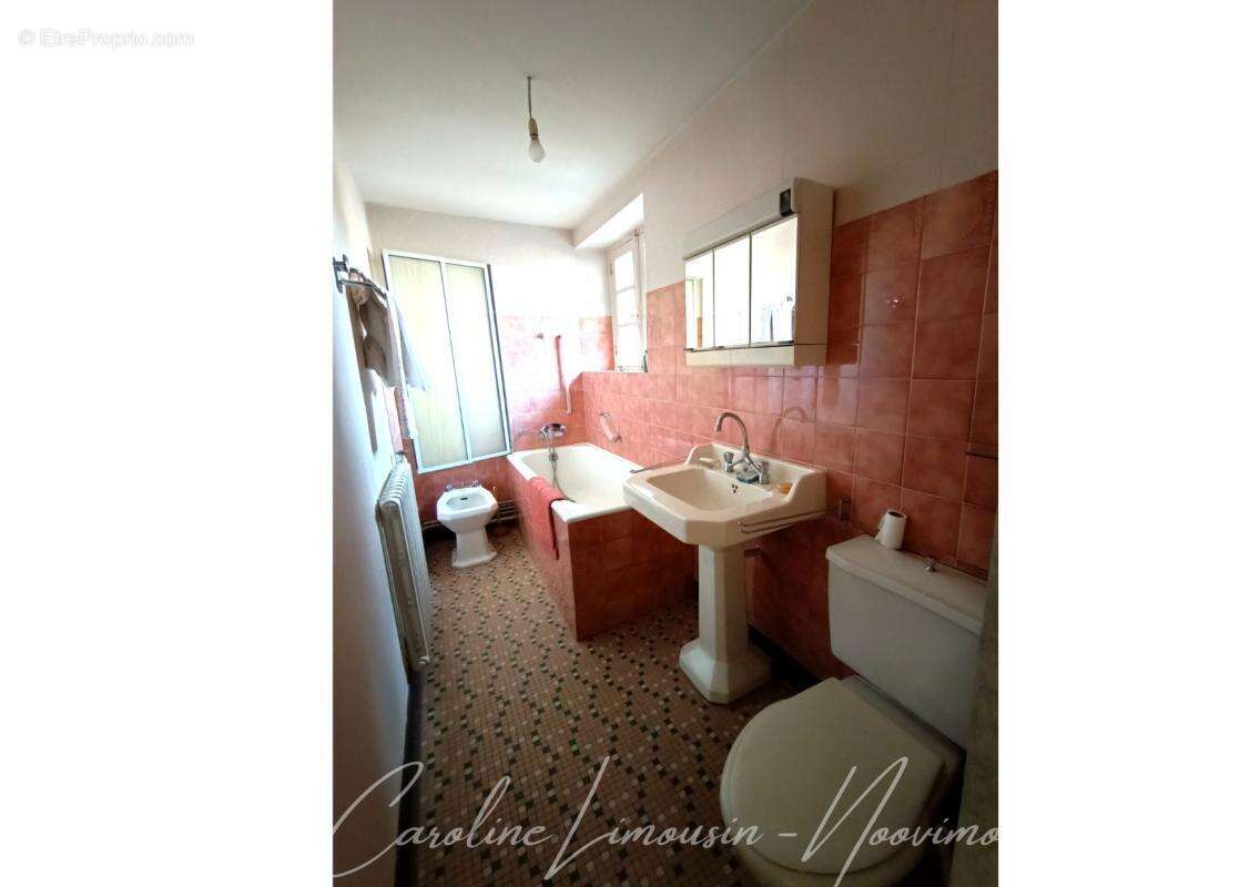 Maison 4 chambres + locatif + maison a renover - centre bour - photo 10