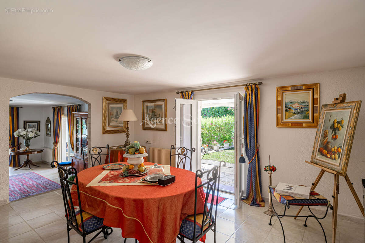 Maison à MOUGINS
