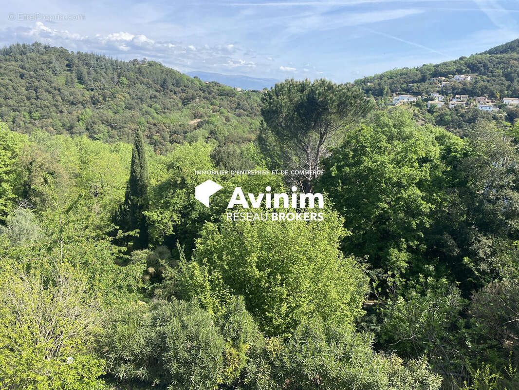 Commerce à LES ADRETS-DE-L'ESTEREL