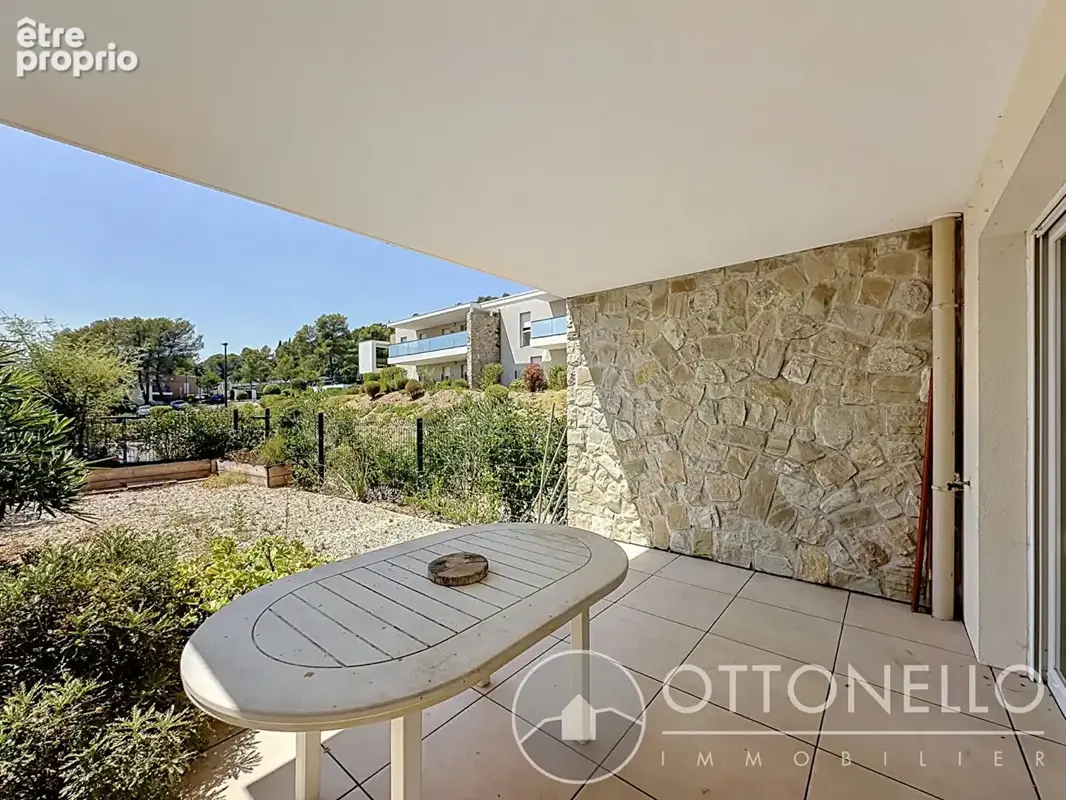Appartement à ROQUEBRUNE-SUR-ARGENS