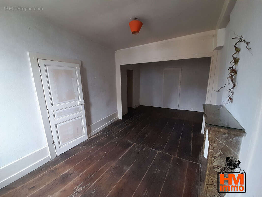 Appartement à SAINT-LEONARD-DE-NOBLAT