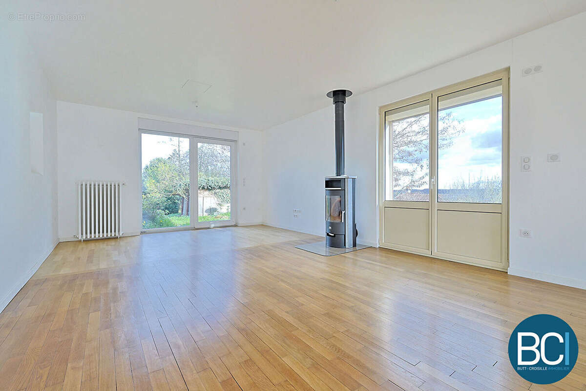 LAITRE-SOUS-AMANCE - Maison 5 pièces - 165 m2 - photo 2