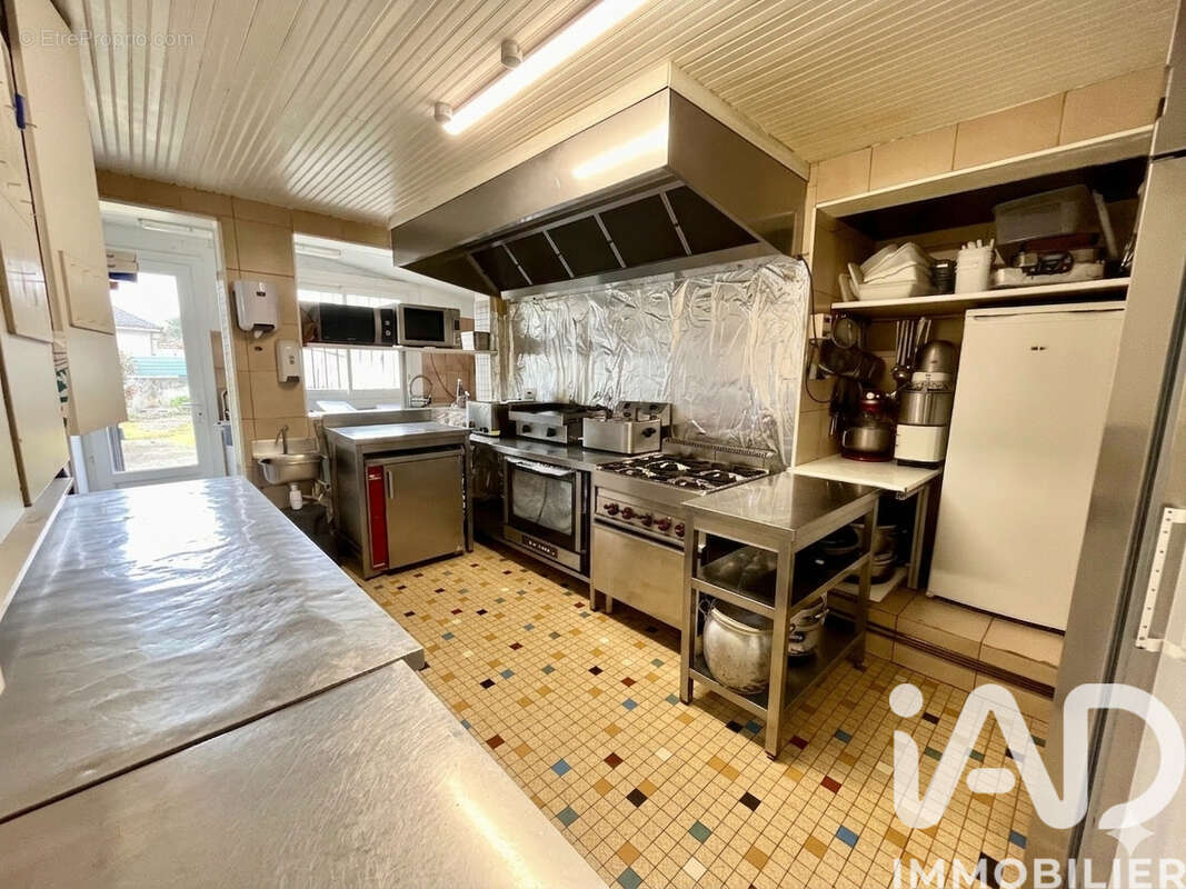Appartement 288 m² à Fleure  - photo 4