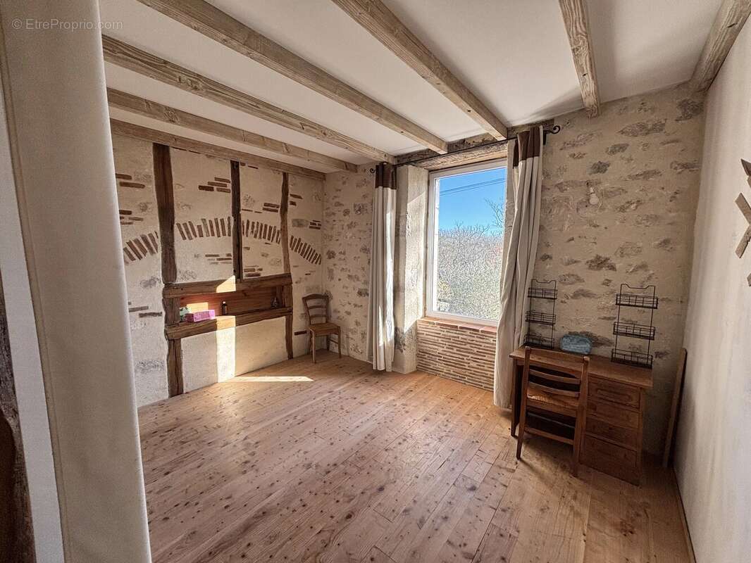 Maison à MONTAIGU-DE-QUERCY