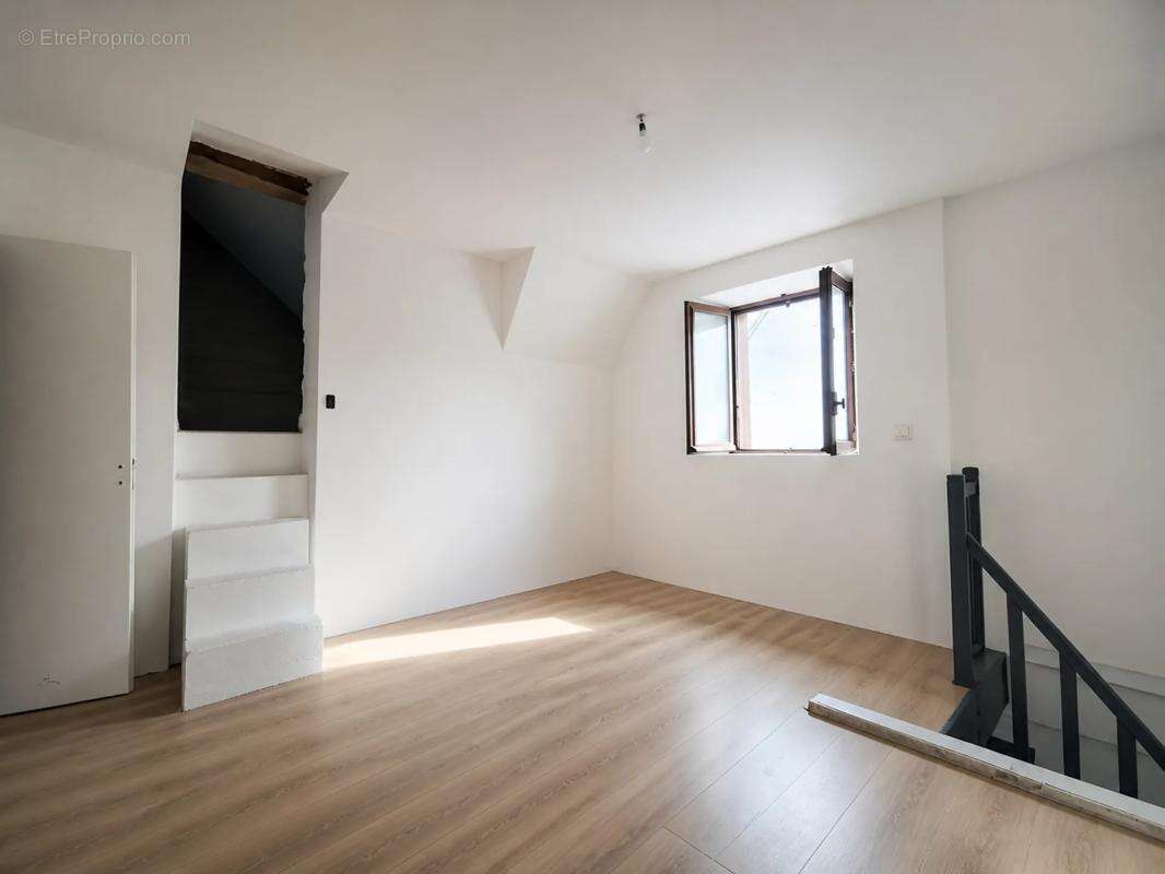 Maison de 3 pièces, 75 m² à Verrières - photo 2